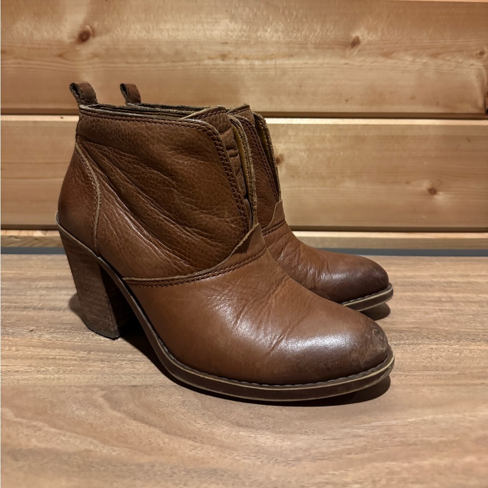 Great Condition - Lucky Brand Ehllen Distressed Leather Ankle Boots - Size 6.5